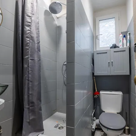 Proche Sacre Coeur 18 *