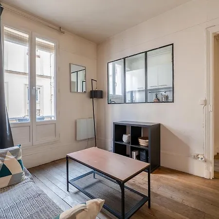 Proche Sacre Coeur 18 *