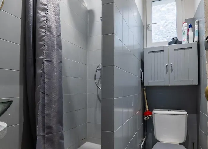 Proche Sacre Coeur 18 *