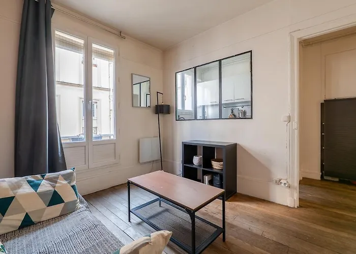 Proche Sacré Coeur 18 *